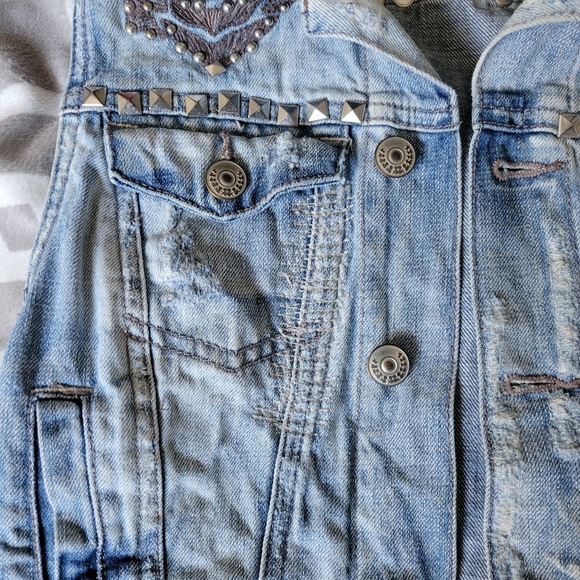 Jean jacket vest. Size 4. - Picture 3 of 10